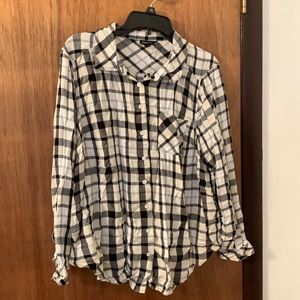 3/$10 🤑 Torrid Button Down Shirt